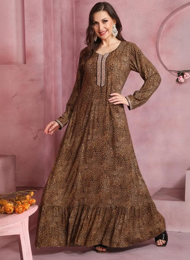 مكسيم كريشن جلابية بطبعة ليوبارد وتفاصيل تطريز خيوط